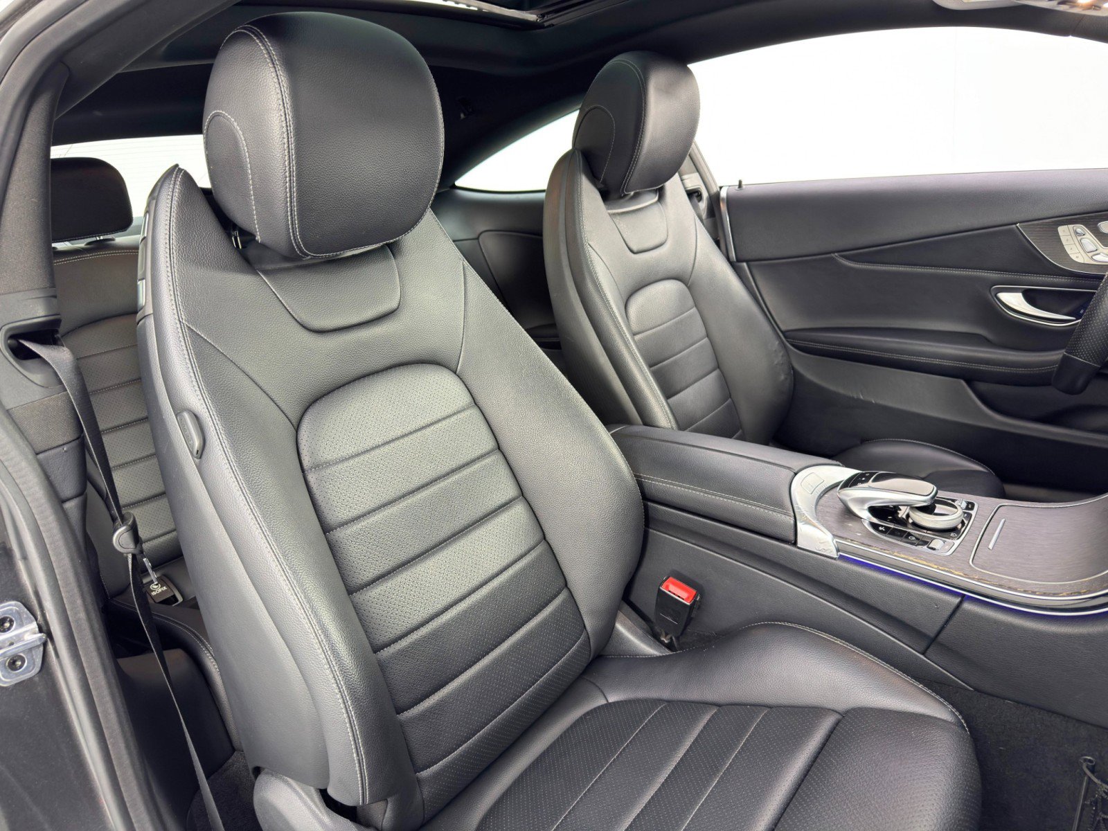 Used 2019 Mercedes-Benz C 300 4MATIC Coupe image 38