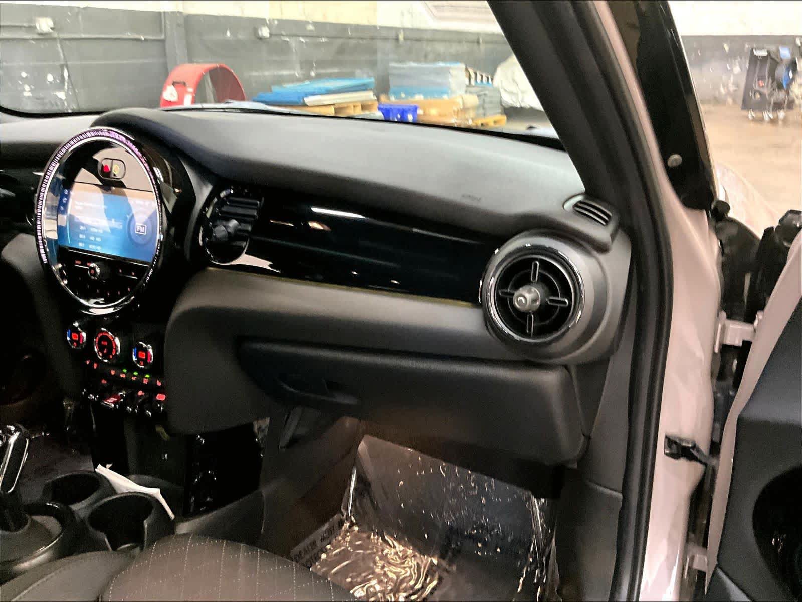 Used 2024 MINI Cooper S w/ Signature Upholstery Package FWD image 19