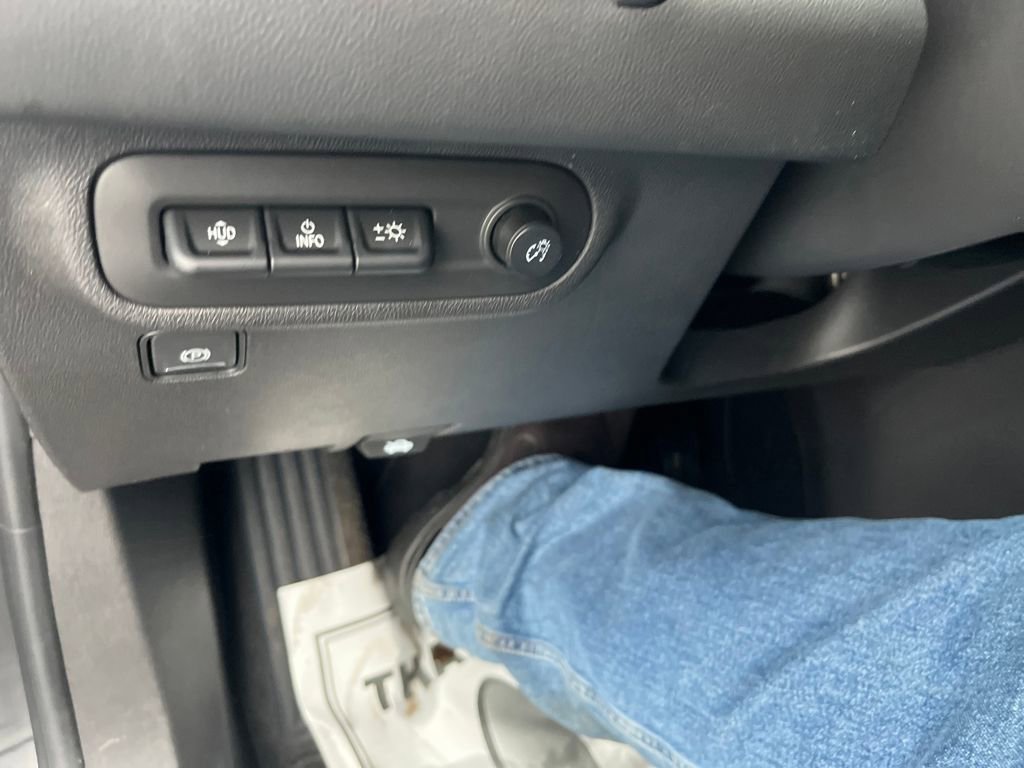 Used 2024 GMC Terrain SLT w/ Tech Package image 13