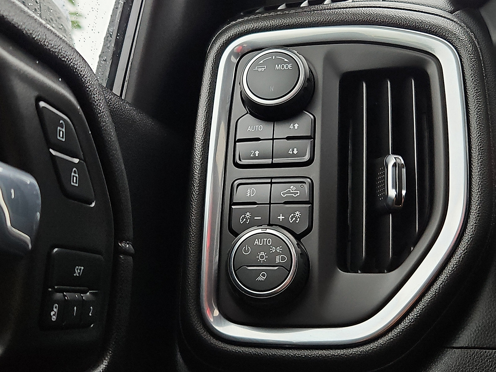Certified 2021 Chevrolet Silverado 1500 LTZ w/ LTZ Premium Package AWD/4WD image 26
