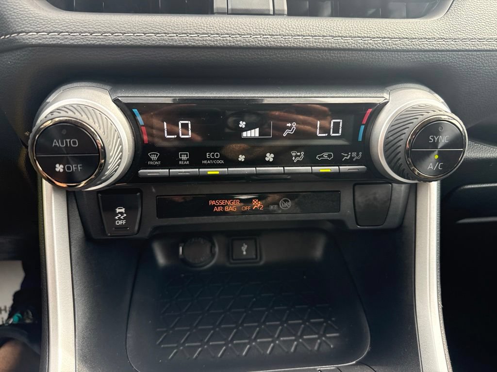 Certified 2022 Toyota RAV4 LE AWD/4WD image 14