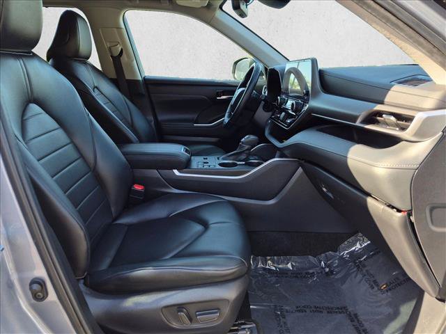 Used 2023 Toyota Highlander XLE FWD image 21
