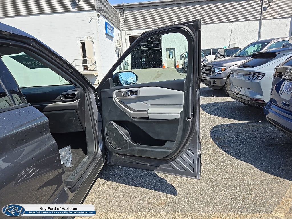 Used 2024 Ford Explorer XLT w/ Equipment Group 202A AWD/4WD image 21