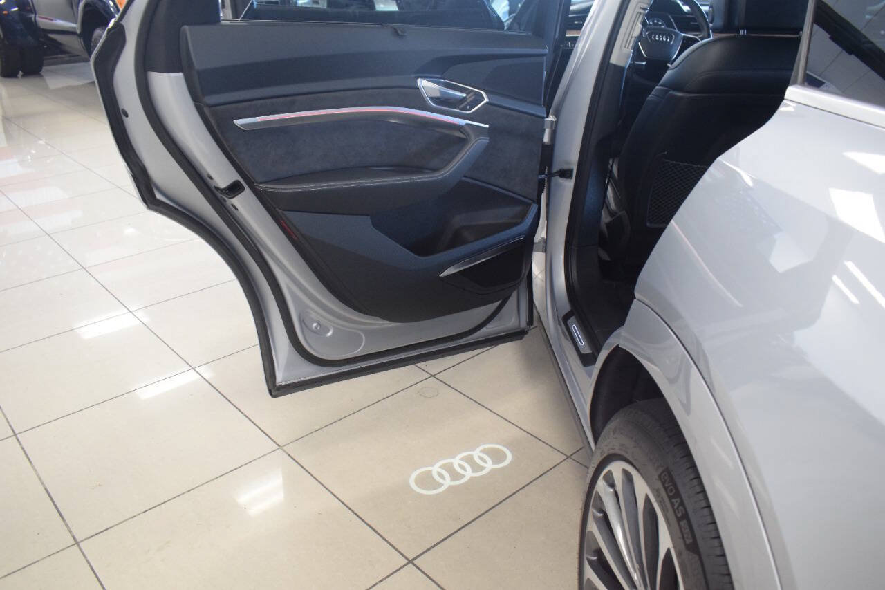 Used 2019 Audi e-tron Prestige w/ Prestige Package AWD/4WD image 65