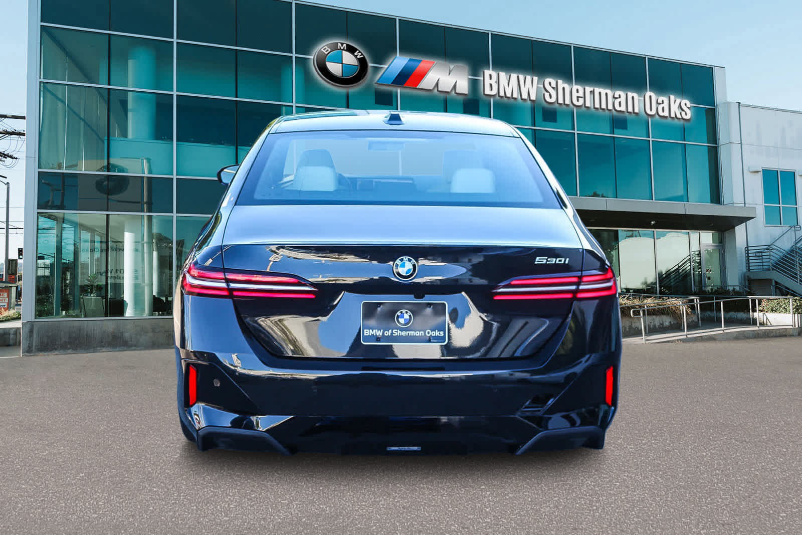 Used 2026 BMW 530i w/ M Sport Package RWD image 5