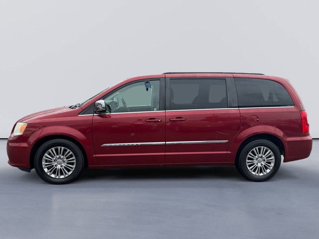 Used 2013 Chrysler Town & Country Touring-L FWD image 6