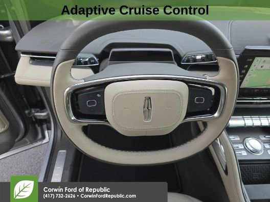 Used 2025 Lincoln Nautilus Premier image 12