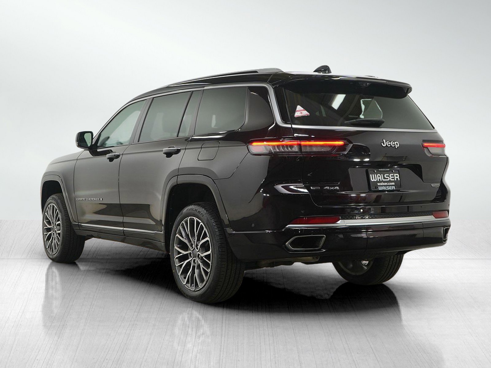 Used 2022 Jeep Grand Cherokee L Summit image 3