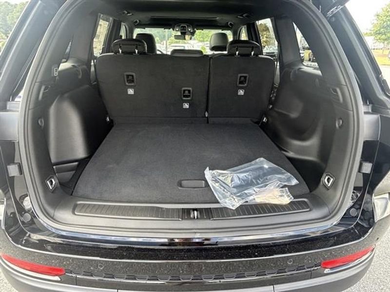 New 2025 Jeep Grand Cherokee Altitude image 8