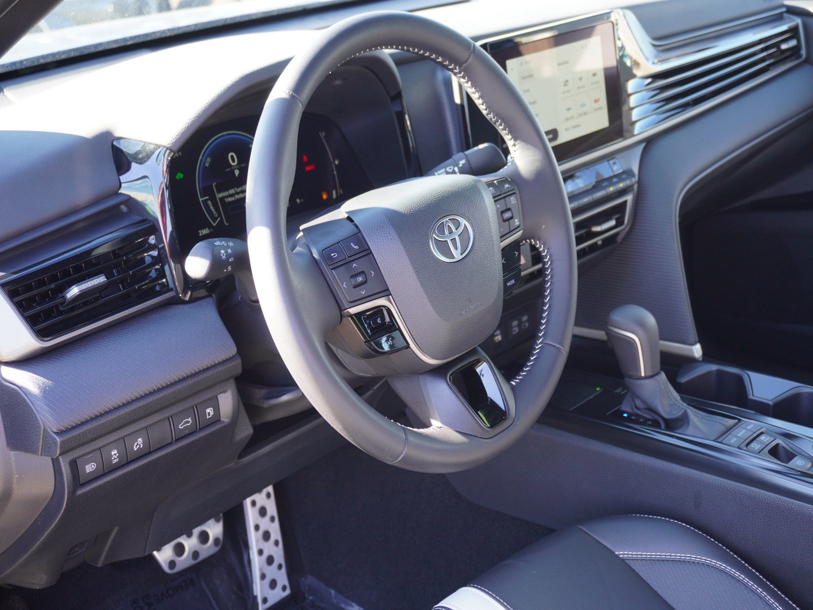 Used 2025 Toyota Camry SE image 18