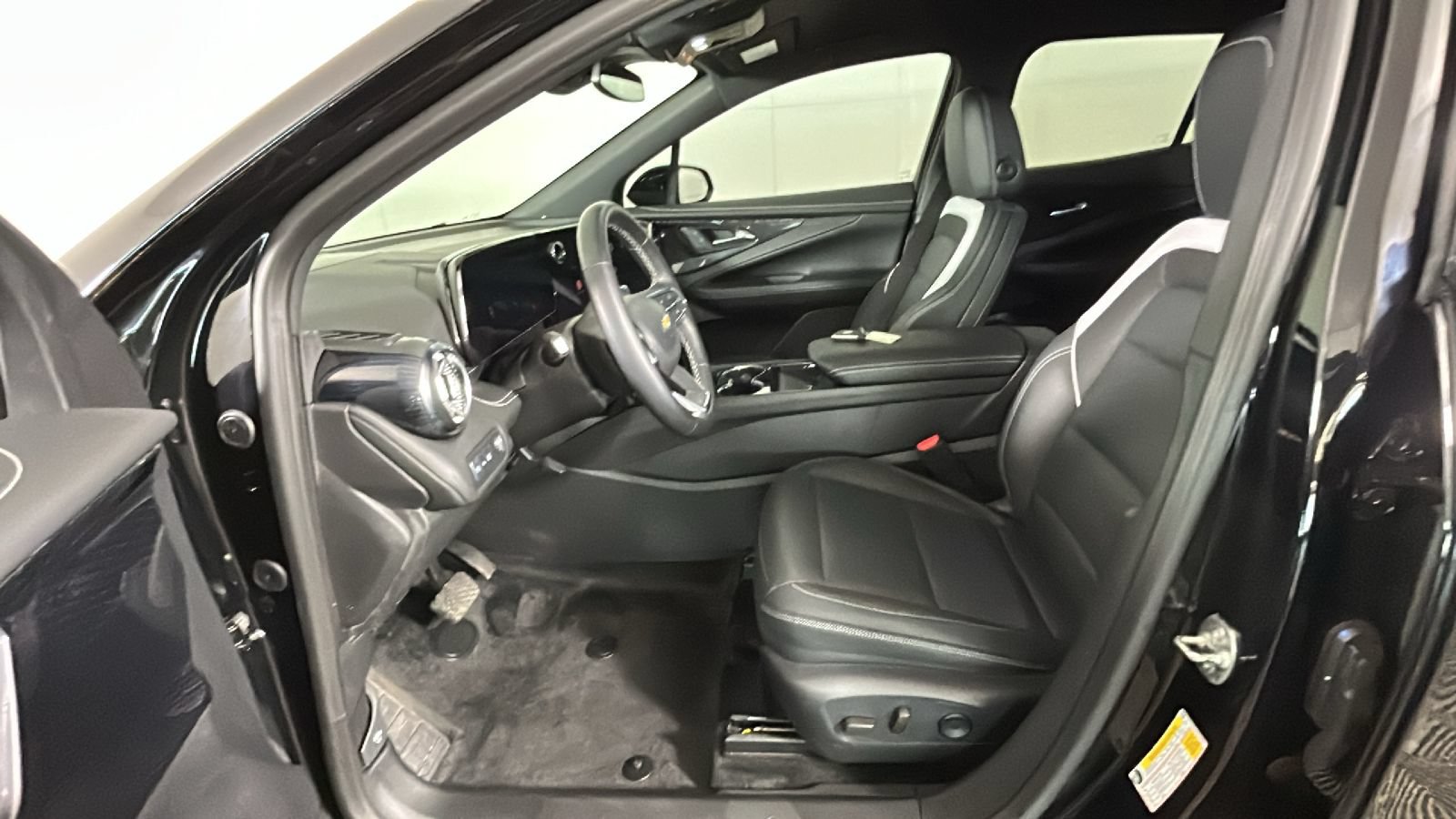 Used 2024 Chevrolet Blazer EV LT AWD/4WD image 14