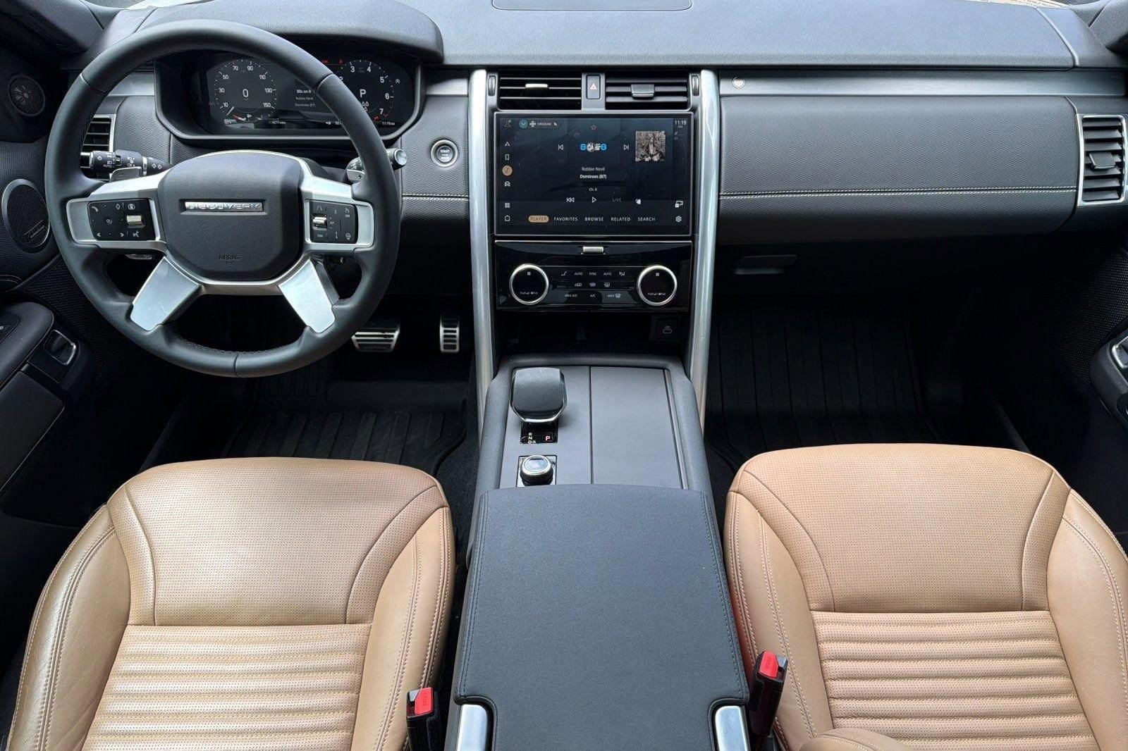Used 2025 Land Rover Discovery Dynamic SE AWD/4WD image 16