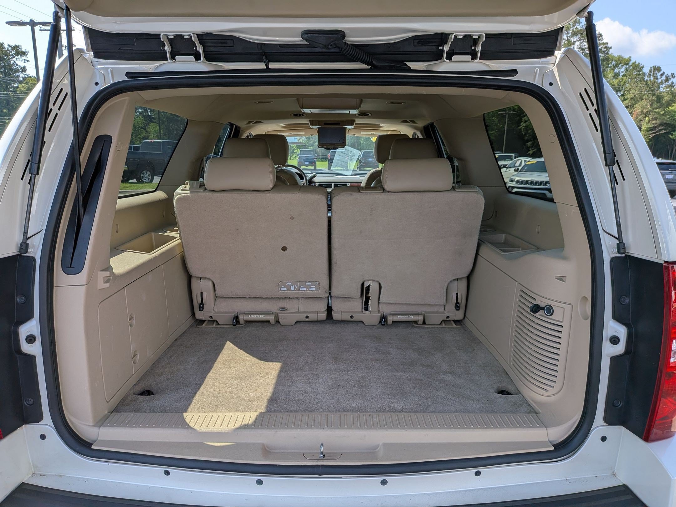 Used 2014 Chevrolet Suburban LTZ AWD/4WD image 20