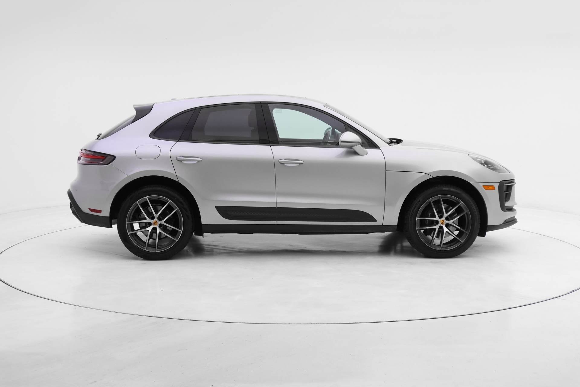 Certified 2024 Porsche Macan image 7