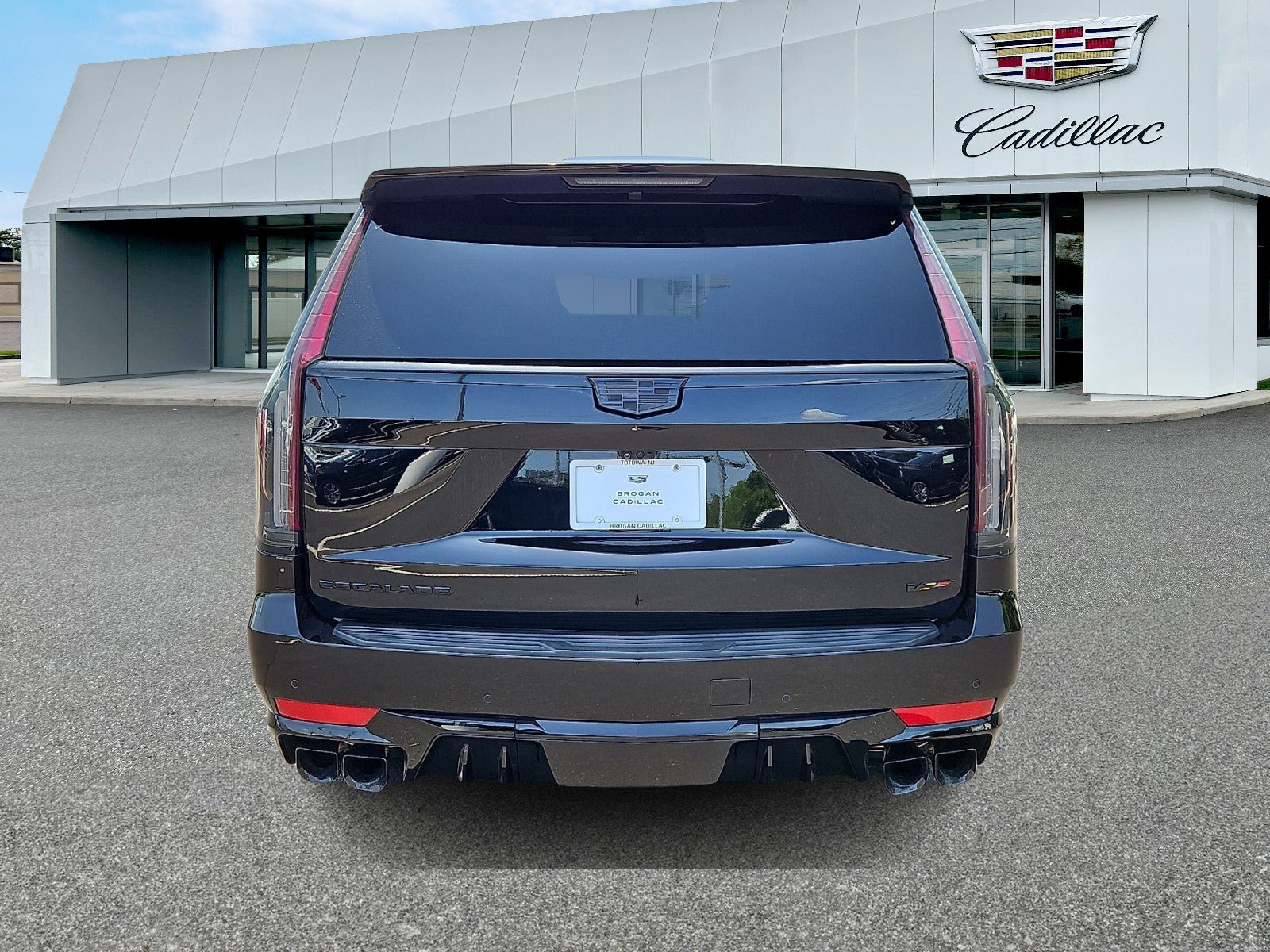 Certified 2024 Cadillac Escalade V w/ LPO, ONYX Package AWD/4WD image 4