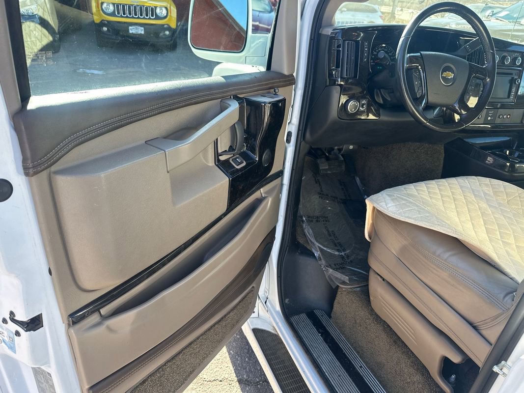 Used 2016 Chevrolet Express 2500 image 7
