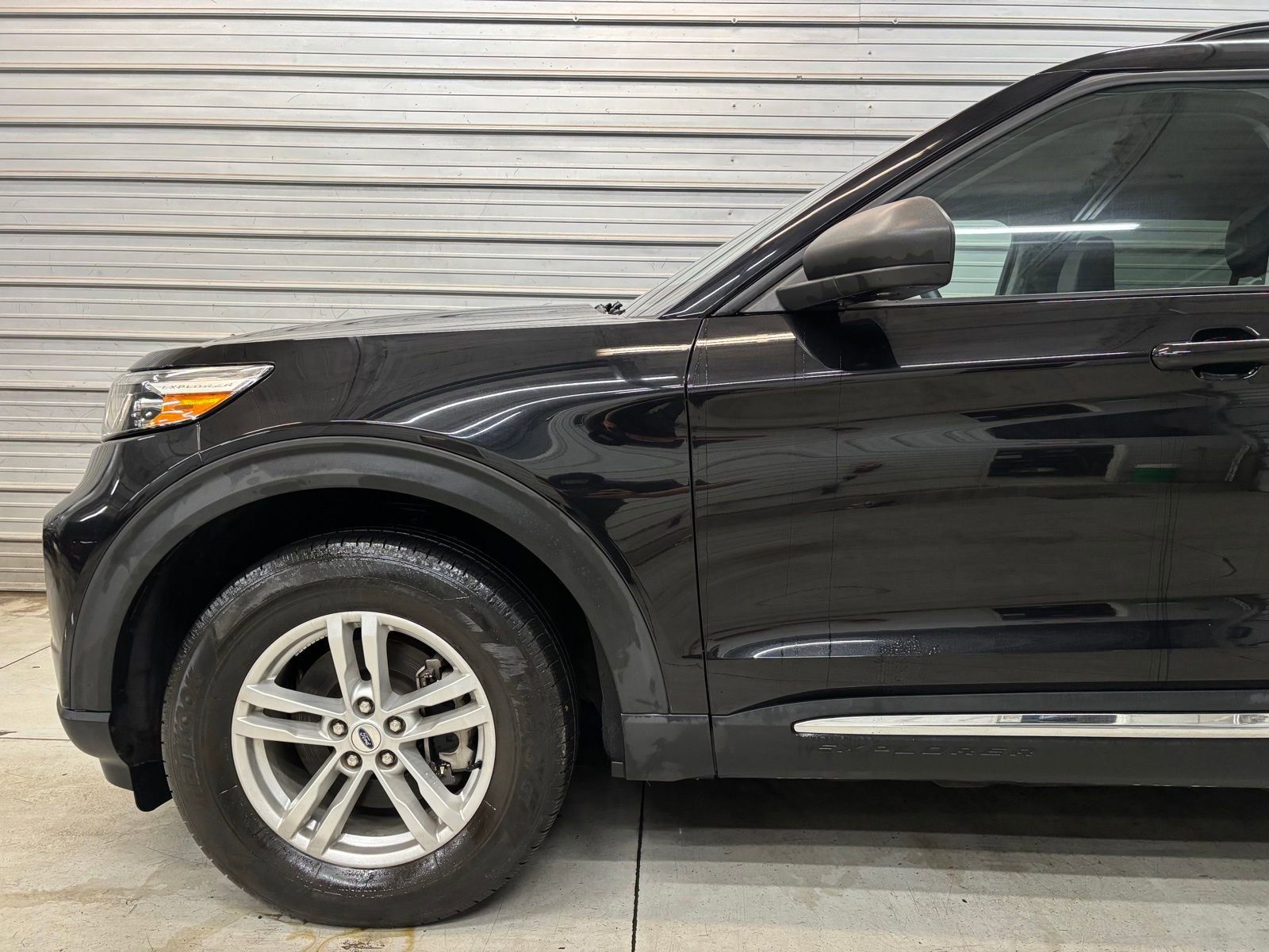 Used 2023 Ford Explorer XLT w/ Equipment Group 202A image 4