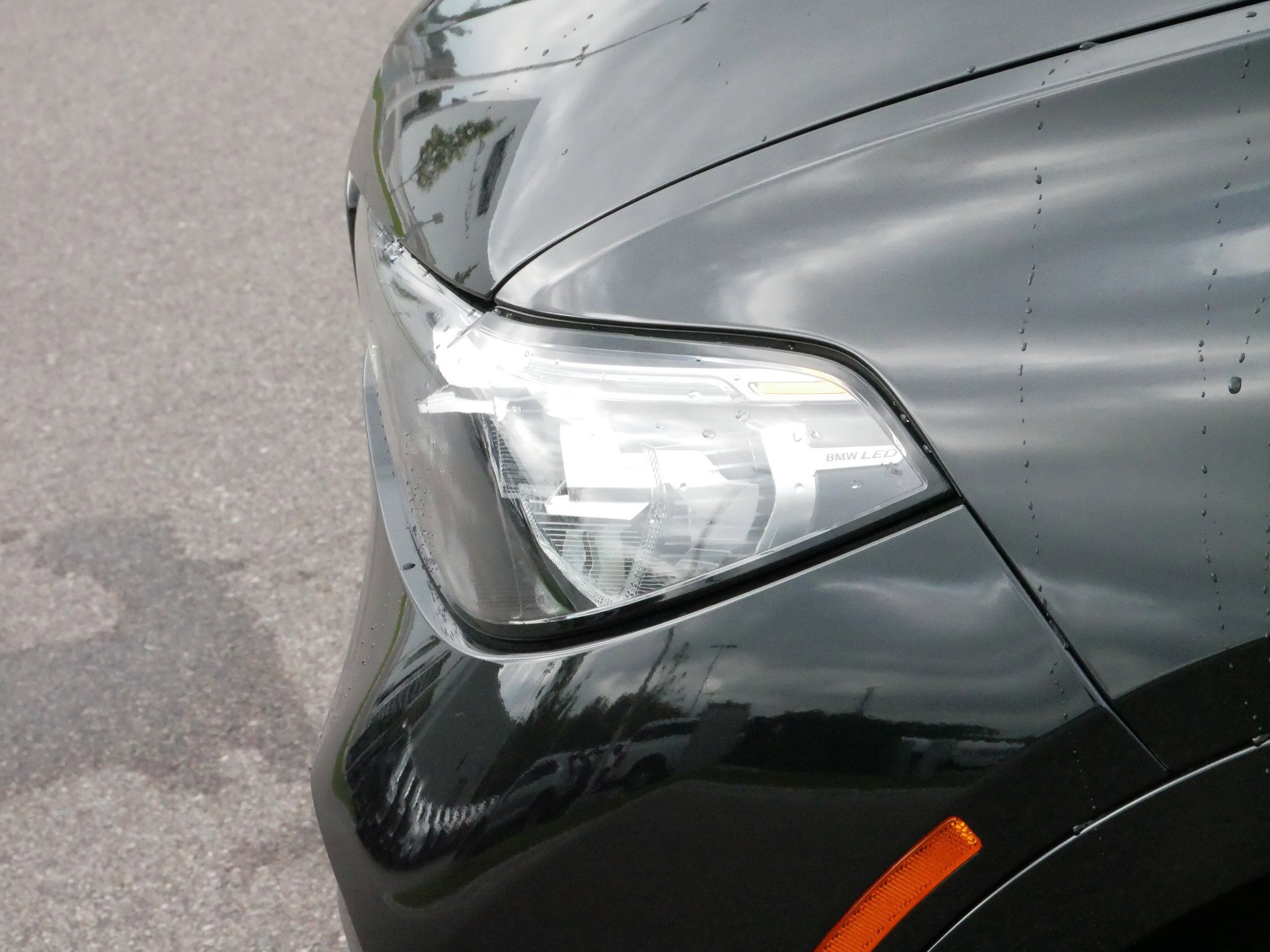 Used 2022 BMW X7 xDrive40i w/ M Sport Package image 16