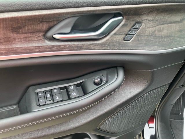 New 2026 Jeep Grand Cherokee Limited w/ Luxury Tech Group II AWD/4WD image 9