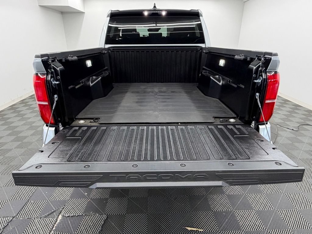 Used 2026 Toyota Tacoma SR5 AWD/4WD image 15