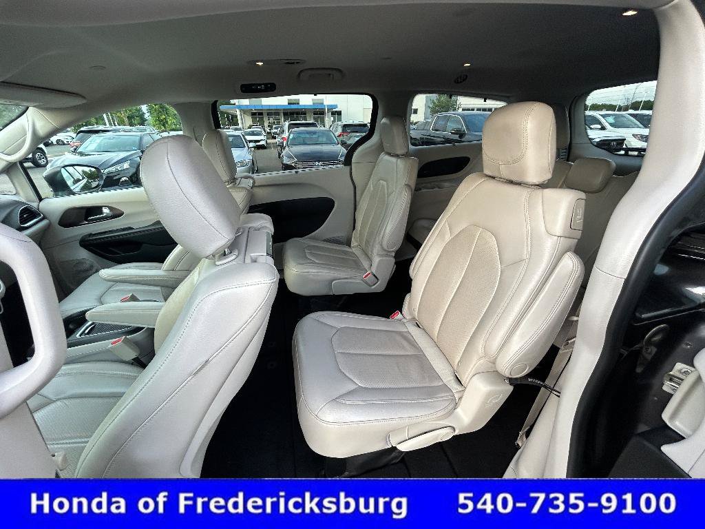 Used 2017 Chrysler Pacifica Touring-L Plus FWD image 26
