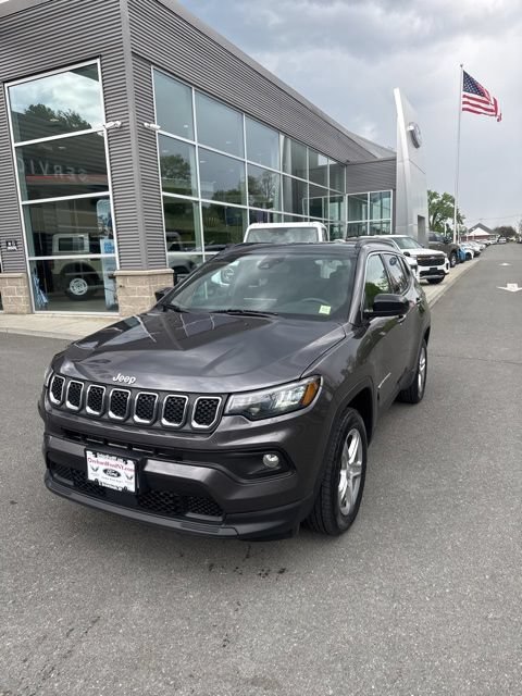 Used 2024 Jeep Compass Latitude AWD/4WD image 1