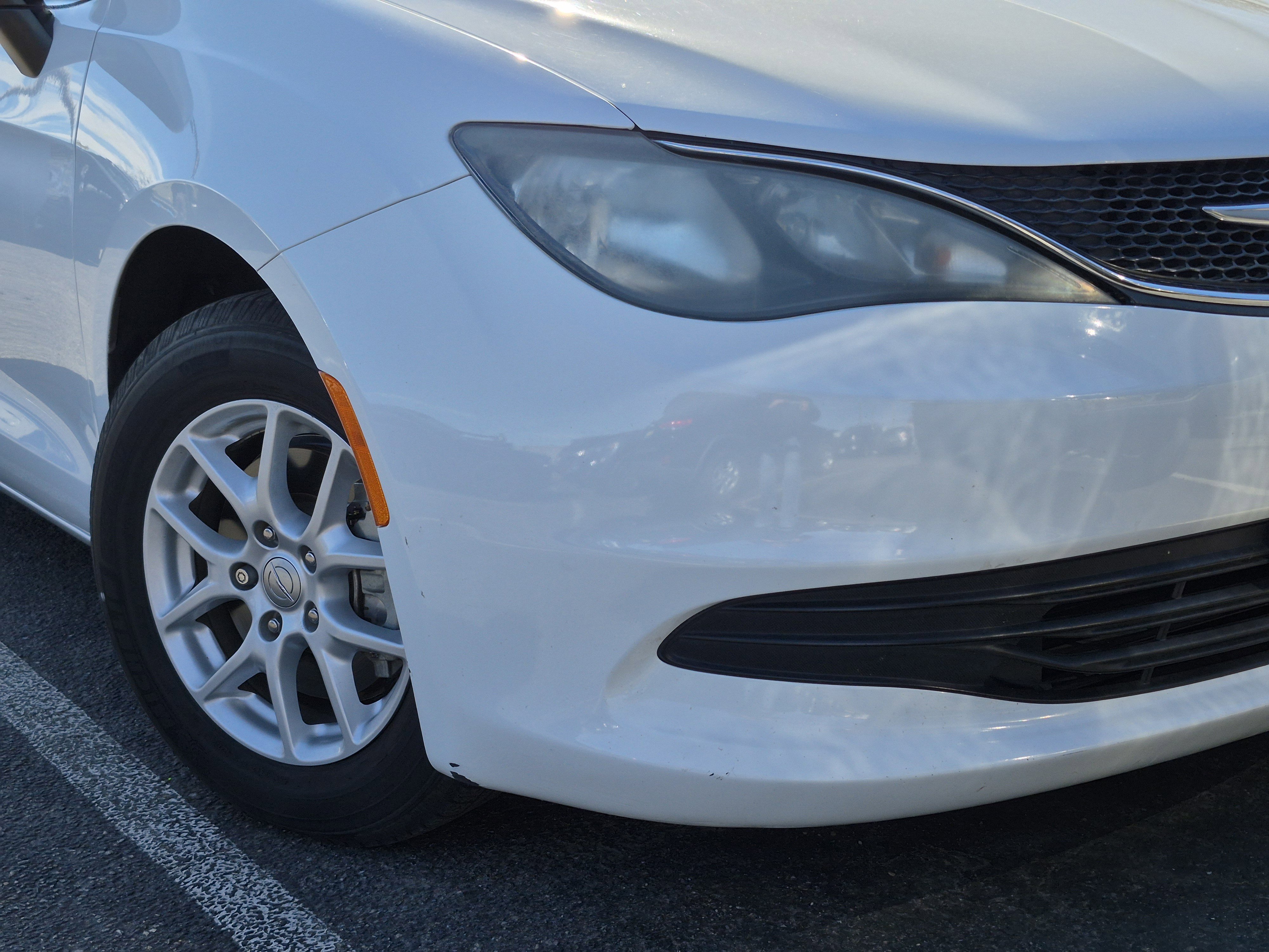 Used 2017 Chrysler Pacifica LX image 23