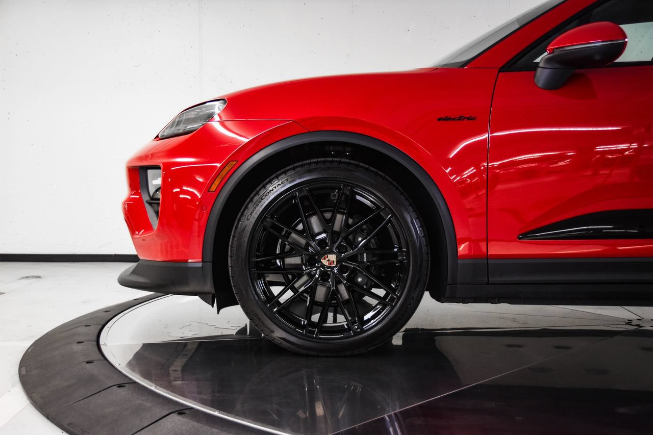 New 2026 Porsche Macan Electric RWD image 11