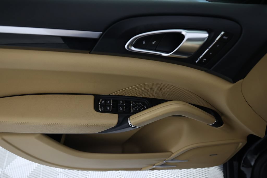 Used 2014 Porsche Cayenne Diesel Platinum Edition AWD/4WD image 16