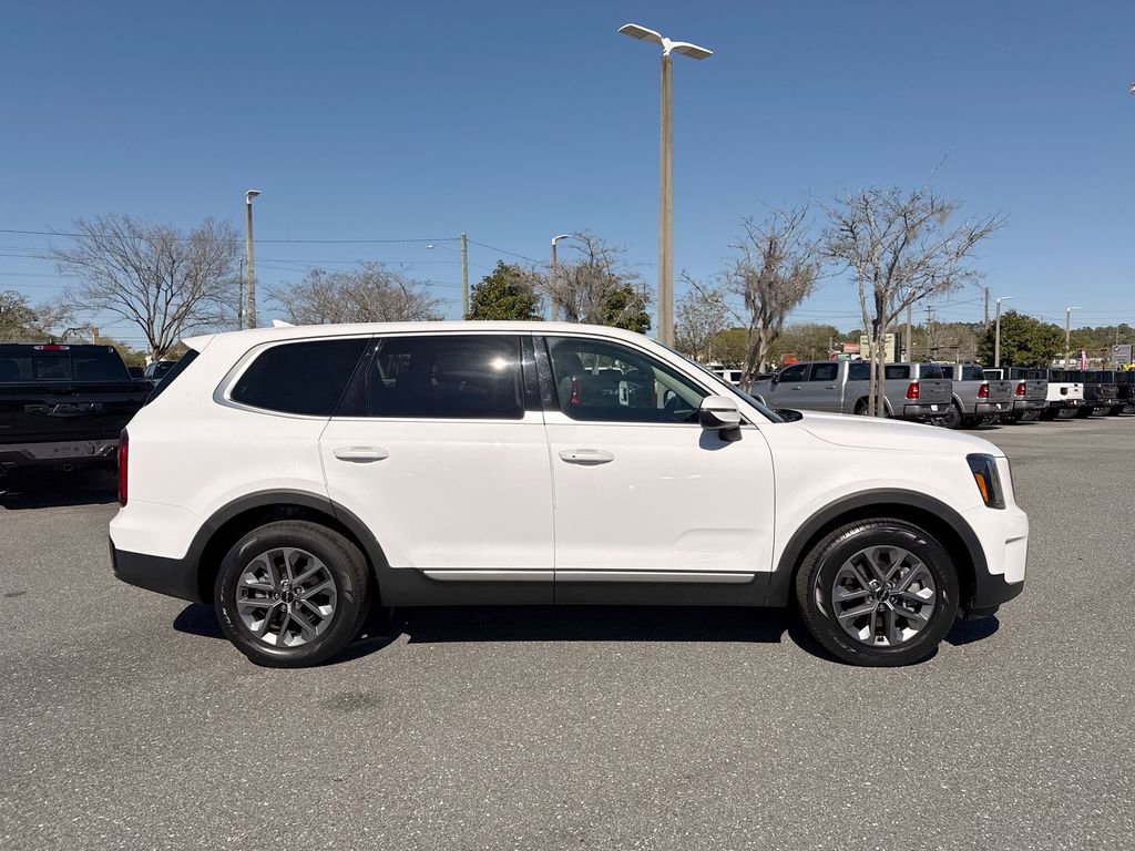 Used 2024 Kia Telluride LX image 2
