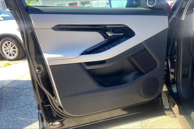 Used 2026 Land Rover Range Rover Evoque Dynamic SE AWD/4WD image 18