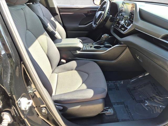 Used 2021 Toyota Highlander LE FWD image 20