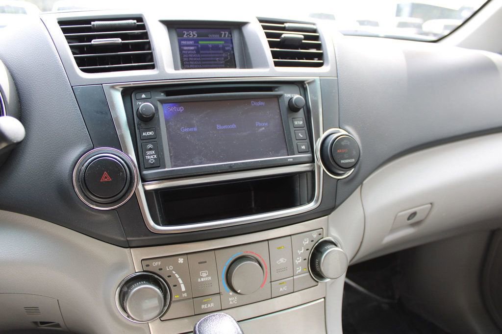 Used 2013 Toyota Highlander Plus w/ Cold Weather Pkg image 15