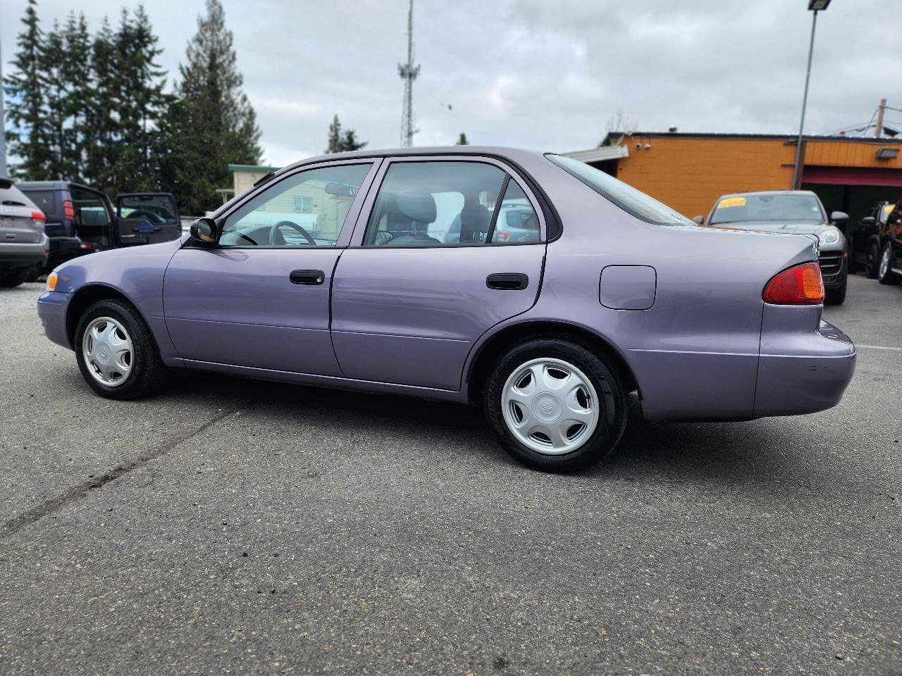 Used 1998 Toyota Corolla FWD image 6