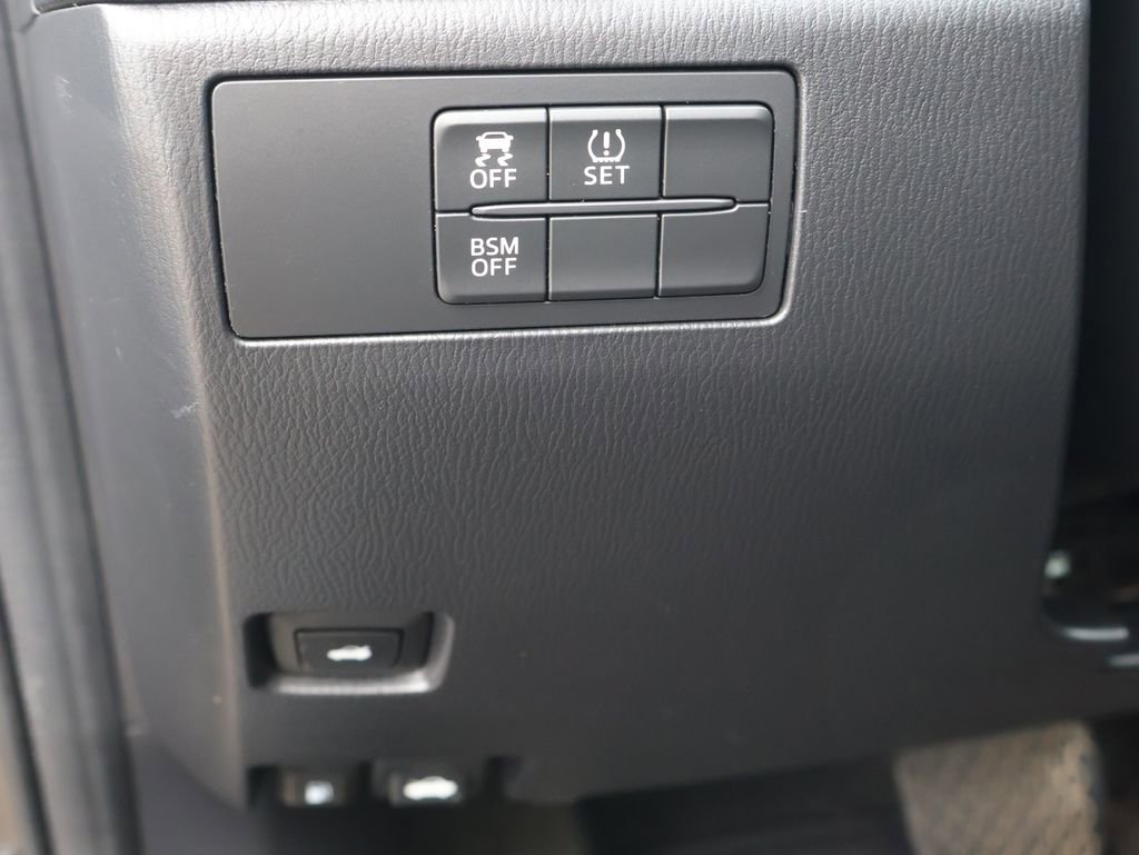 Used 2014 MAZDA MAZDA3 i Touring w/ Technology Package image 18