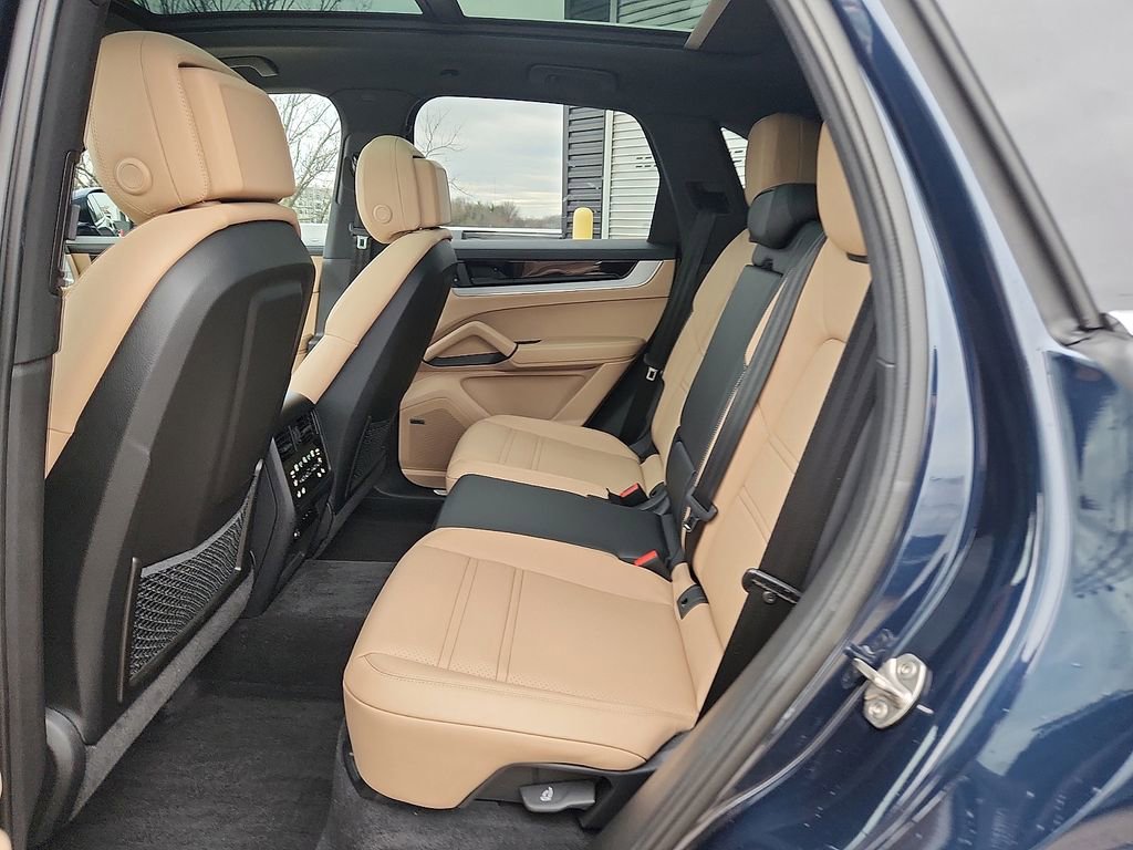 Certified 2024 Porsche Cayenne S image 9