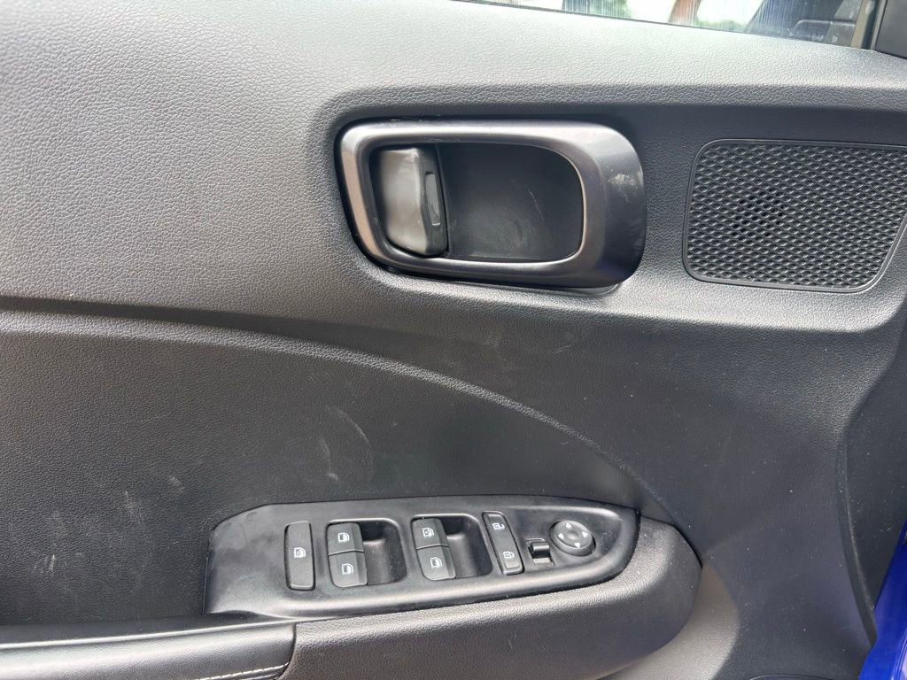 Used 2023 Hyundai Venue Limited w/ Cargo Package image 15