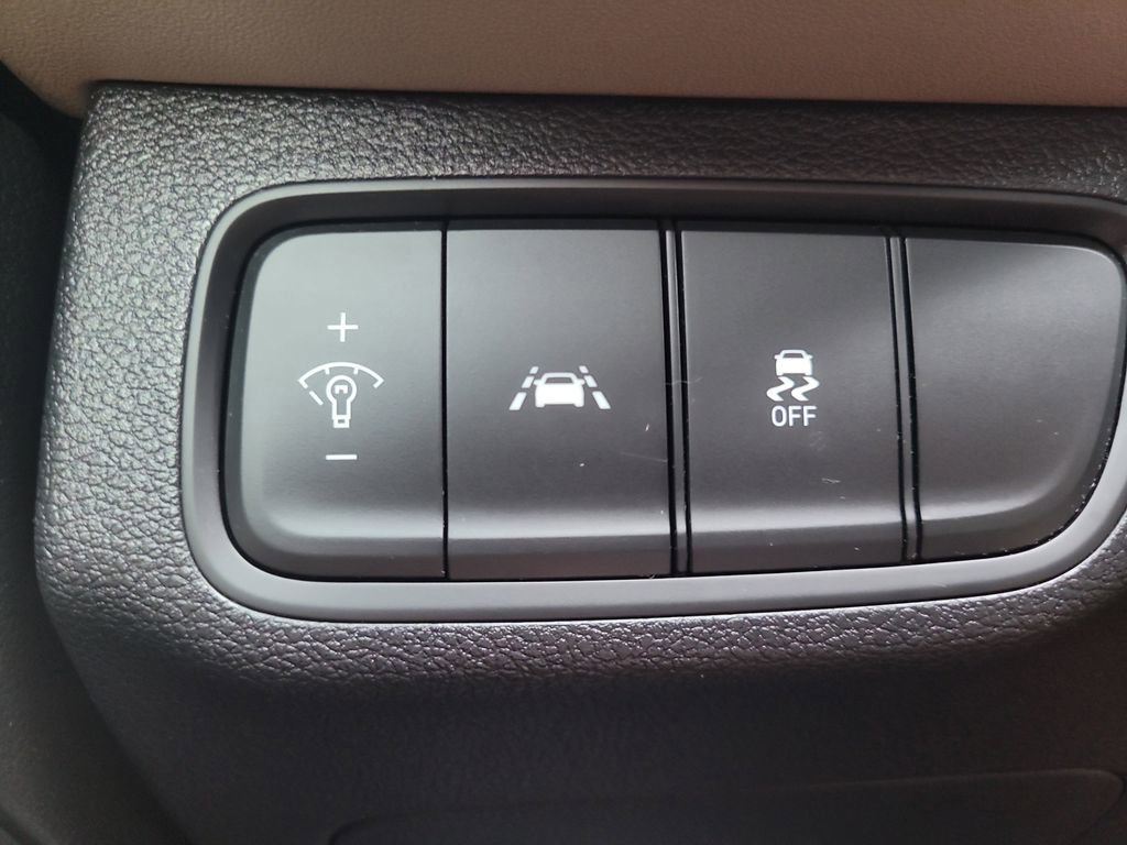 Used 2020 Hyundai Santa Fe SE image 23