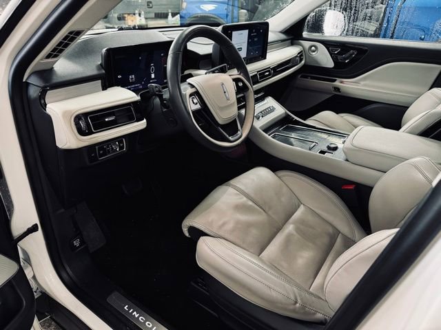 Used 2025 Lincoln Aviator Reserve w/ Equipment Group 201A image 18