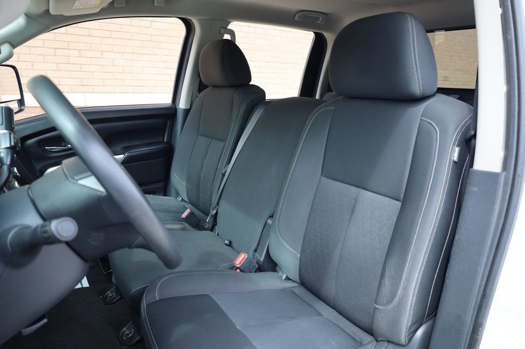 Used 2018 Nissan Titan SV image 16