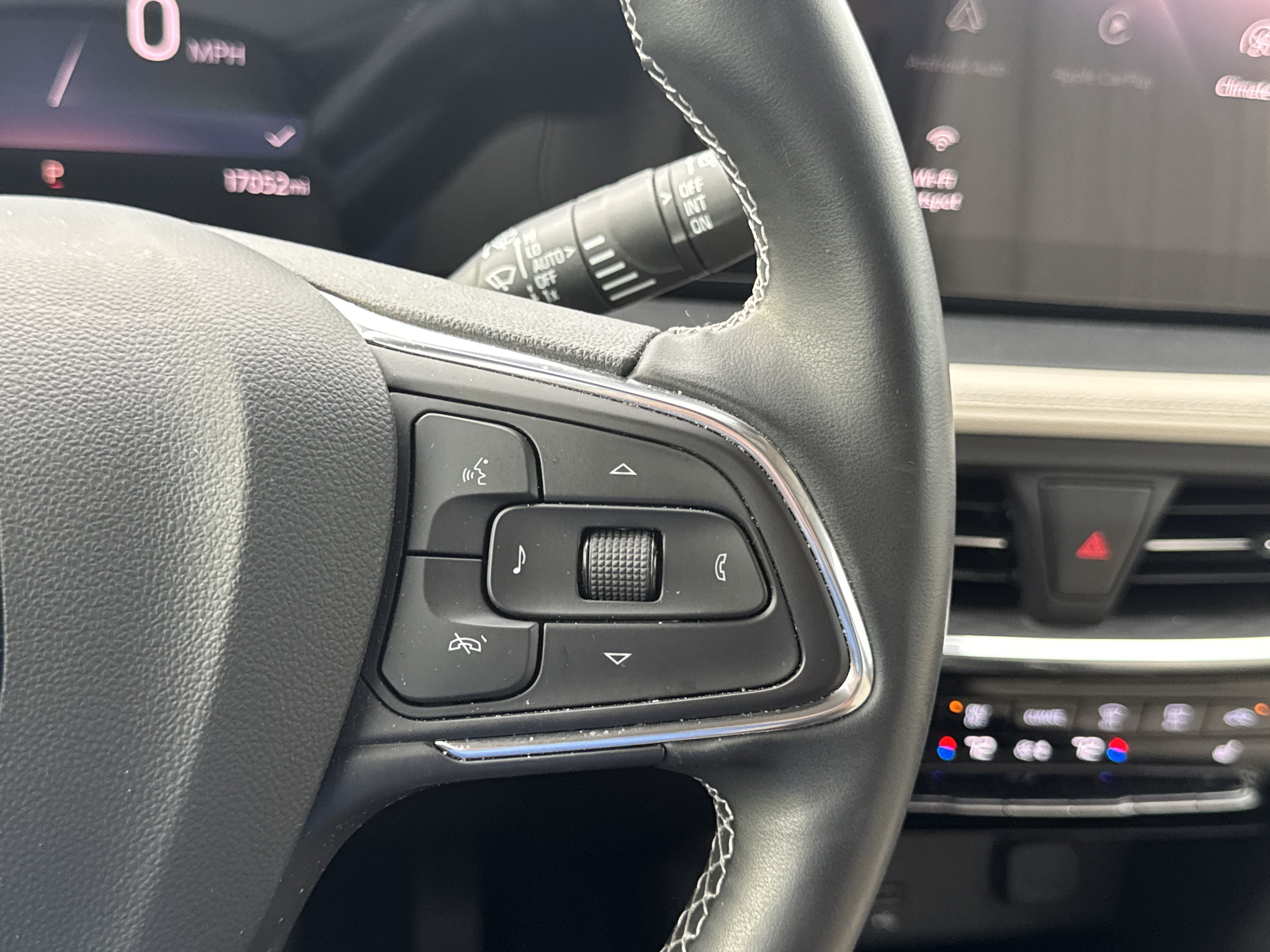Used 2025 Buick Encore GX Avenir w/ Avenir Convenience Package FWD image 15