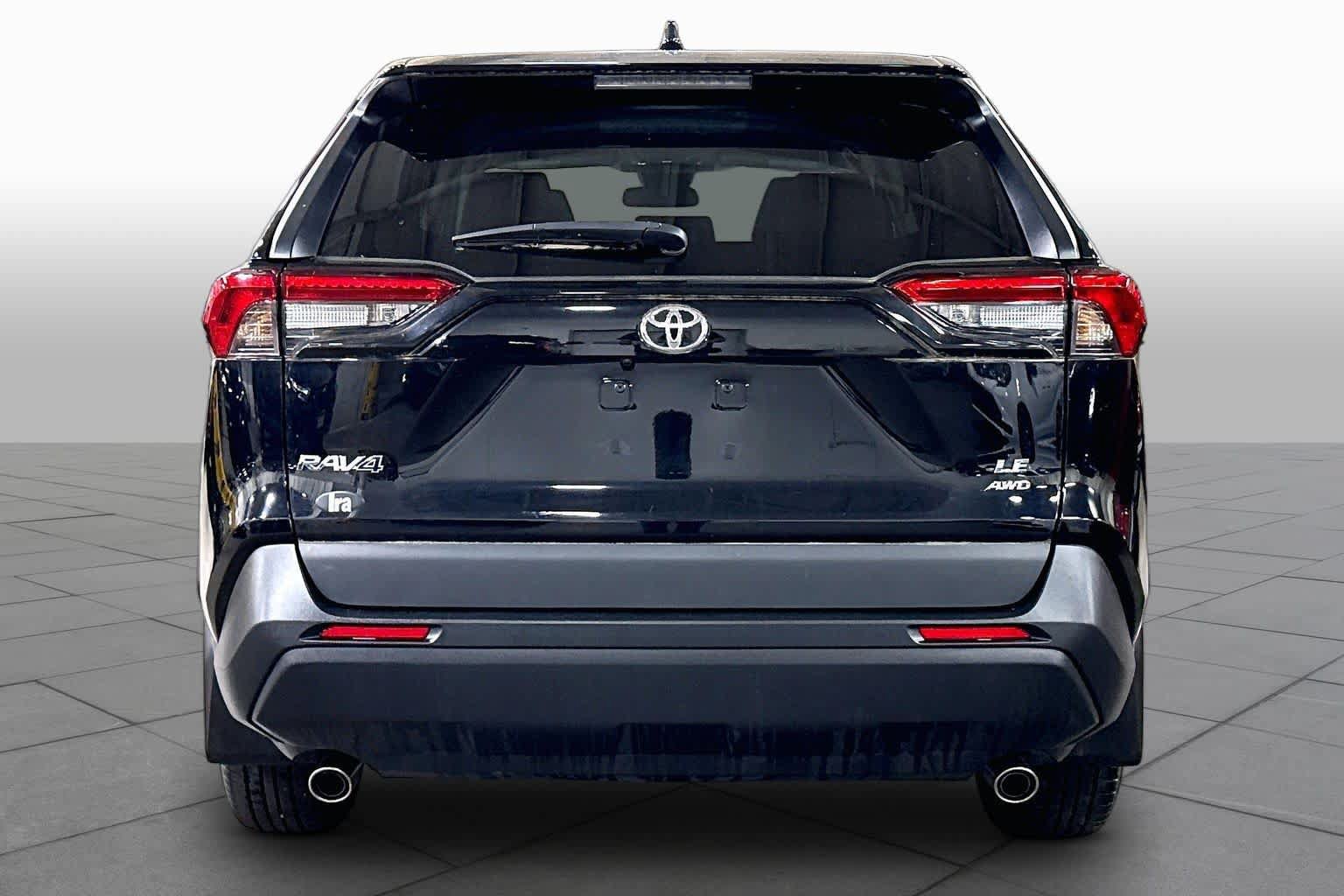 Used 2023 Toyota RAV4 LE AWD/4WD image 5