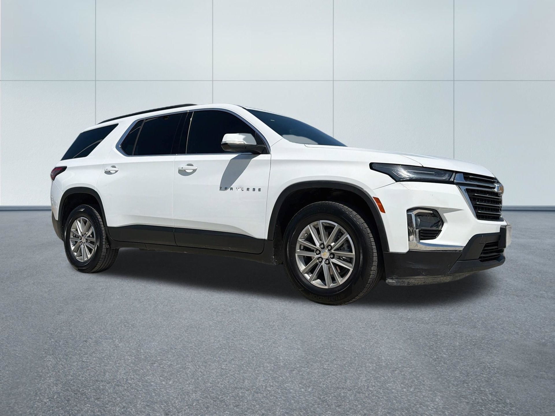 Used 2022 Chevrolet Traverse LT FWD image 3