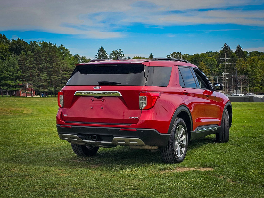 Used 2023 Ford Explorer XLT w/ Equipment Group 202A AWD/4WD image 3