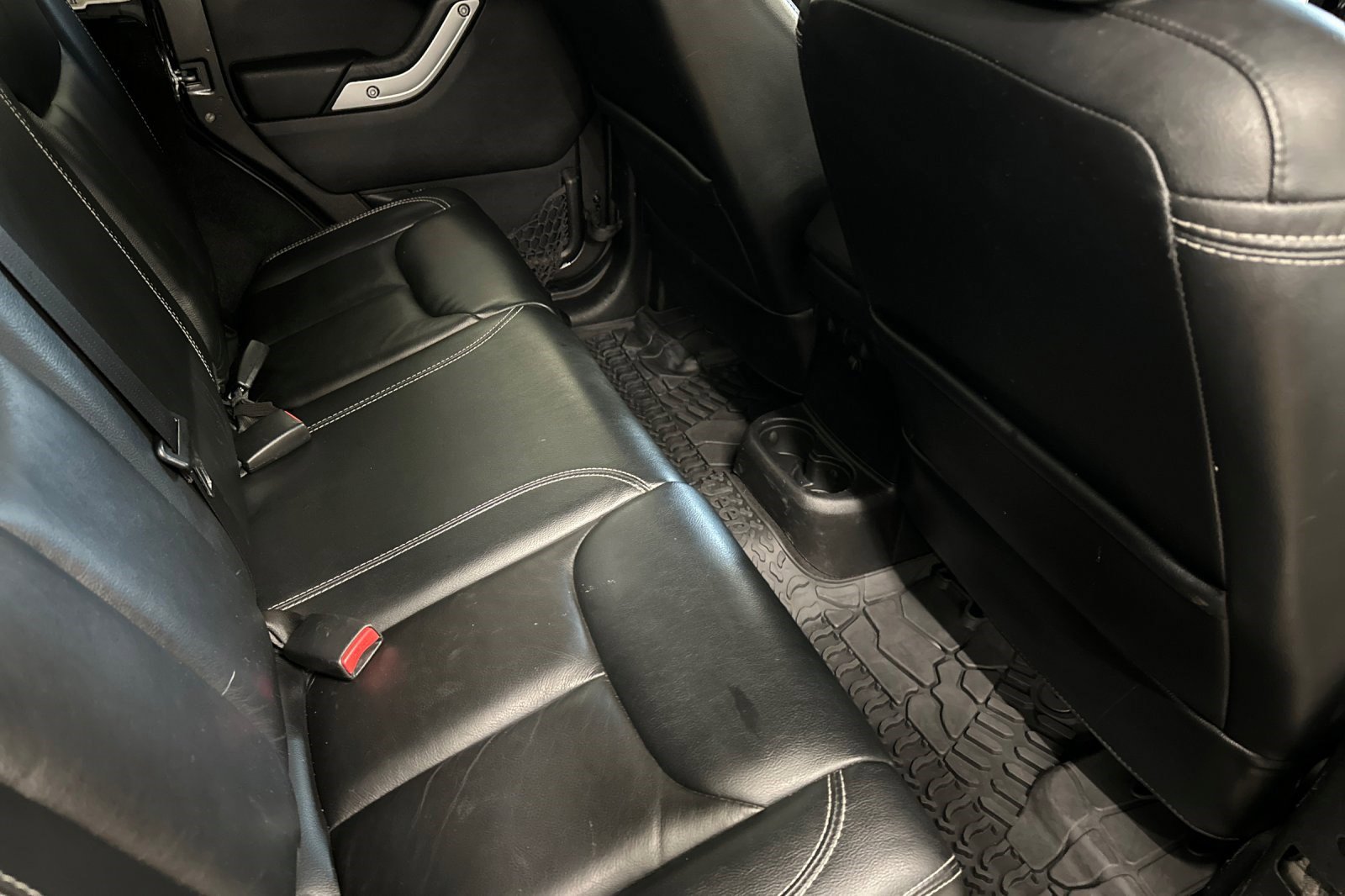 Used 2014 Jeep Wrangler Unlimited Sahara w/ Connectivity Group image 28