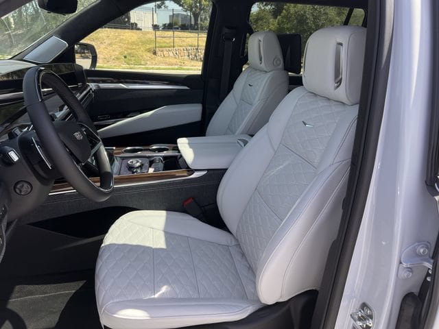New 2026 Cadillac Escalade ESV Platinum Luxury w/ LPO, Radiant Package AWD/4WD image 21