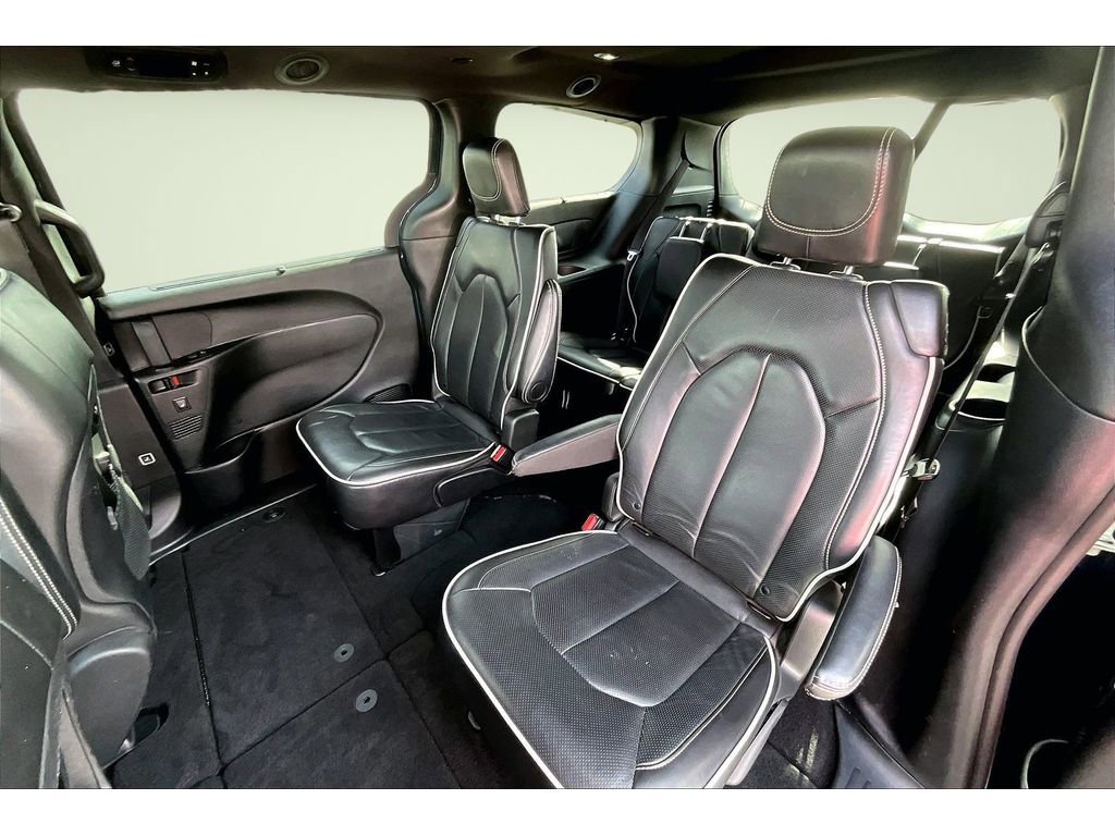 Used 2025 Chrysler Pacifica Limited image 23