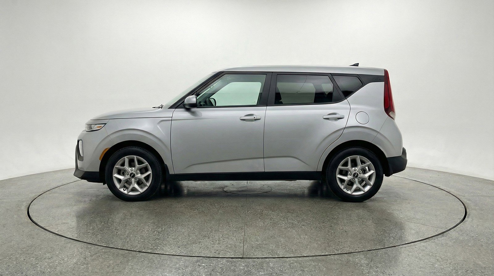 Used 2025 Kia Soul LX w/ LX Technology Package FWD image 5