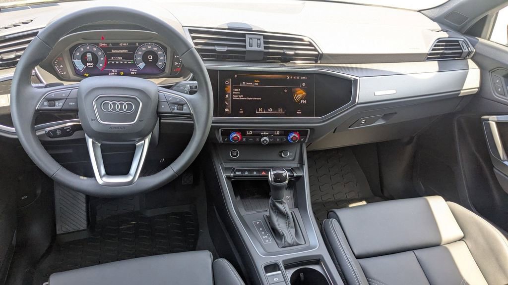 New 2025 Audi Q3 2.0T Premium image 9