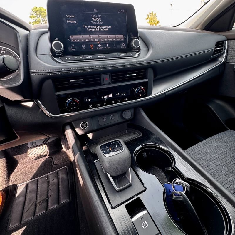 Used 2023 Nissan Rogue SV image 13